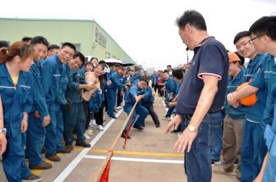 國邦醫(yī)藥下屬浙江國邦藥業(yè)組織第十六屆青年團(tuán)隊拔河比賽