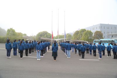 國(guó)邦醫(yī)藥舉行周年慶升旗儀式及宣誓活動(dòng)！
